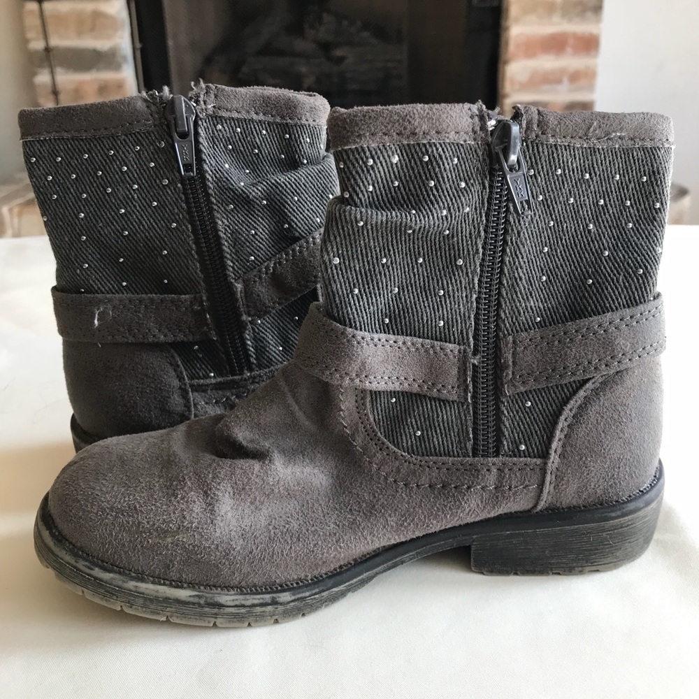 Grey boots for kids